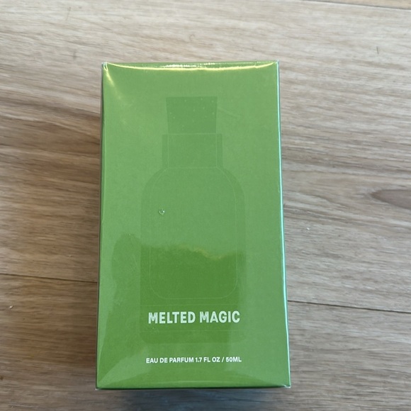 Melted Magic Perfume Bottle - Picture 4 of 7